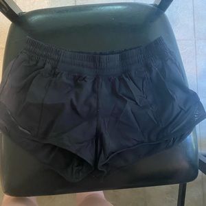 Lululemon Hotty Hot Low Rise Lined 2.5” Shorts size 8